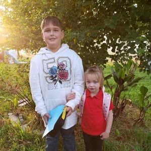 Meet your Posher, Mona